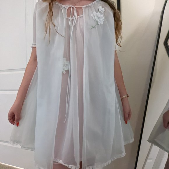 Vintage Vanity Fair Peignoir Robe and Negligee Set - Picture 2 of 7